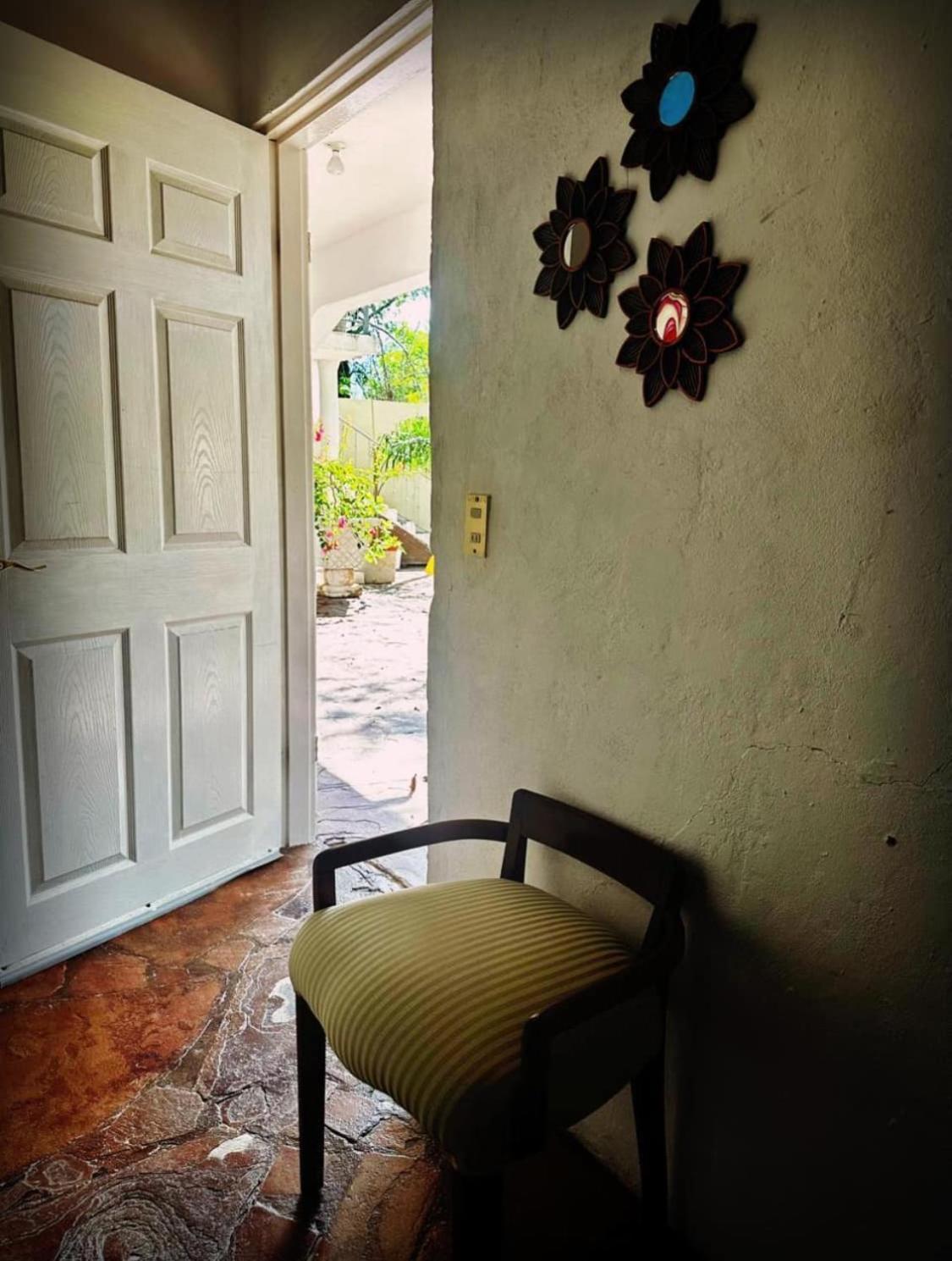 La Casita Inn Bustamante Exterior photo